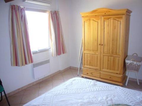 Les Cigales Bed & Breakfast Saint-Andiol Oda fotoğraf