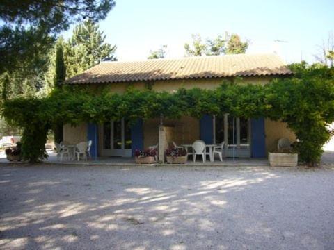 Les Cigales Bed & Breakfast Saint-Andiol Oda fotoğraf