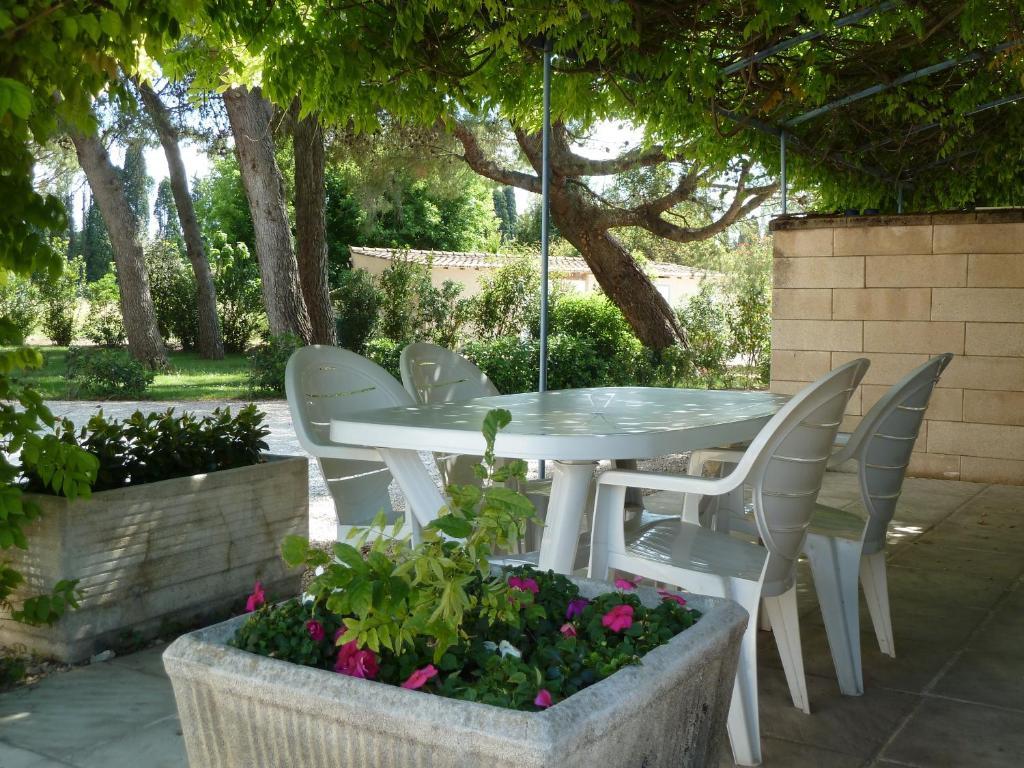 Les Cigales Bed & Breakfast Saint-Andiol Dış mekan fotoğraf